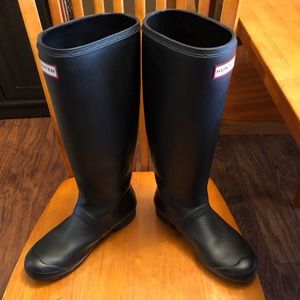 Black Matte Hunter Boots - Size 8
